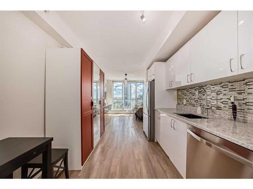 1507-450 8 Avenue Se, Calgary, AB - Indoor Photo Showing Kitchen