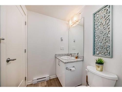 1507-450 8 Avenue Se, Calgary, AB - Indoor Photo Showing Bathroom