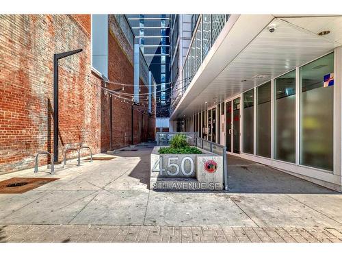 1507-450 8 Avenue Se, Calgary, AB - Outdoor