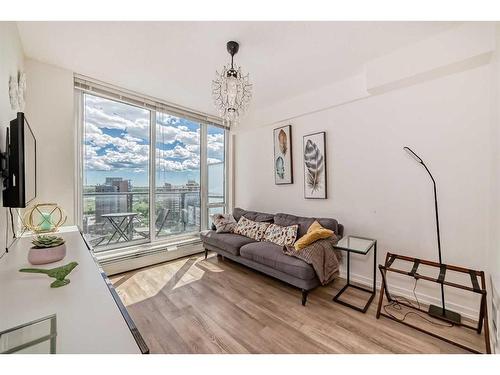 1507-450 8 Avenue Se, Calgary, AB - Indoor Photo Showing Living Room