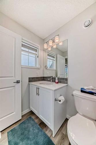 20 Creekstone Drive Sw, Calgary, AB - Indoor Photo Showing Bathroom