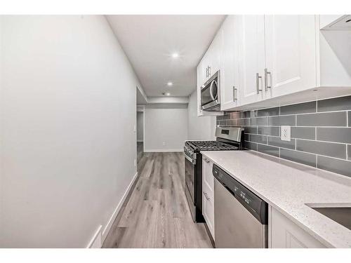 20 Creekstone Drive Sw, Calgary, AB - Indoor Photo Showing Kitchen