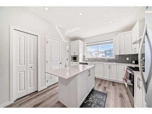 20 Creekstone Drive Sw, Calgary, AB - Indoor Photo Showing Kitchen