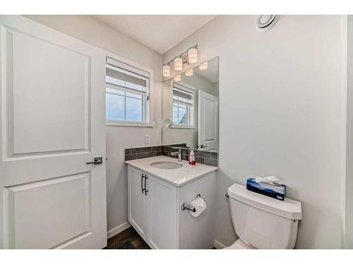 20 Creekstone Drive Sw, Calgary, AB - Indoor Photo Showing Bathroom