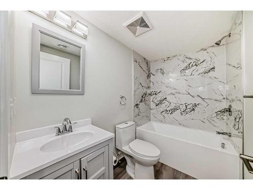 20 Creekstone Drive Sw, Calgary, AB - Indoor Photo Showing Bathroom