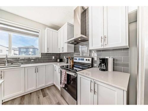 20 Creekstone Drive Sw, Calgary, AB - Indoor Photo Showing Kitchen