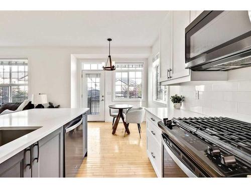 209 Rockyspring Grove Nw, Calgary, AB - Indoor Photo Showing Kitchen With Upgraded Kitchen