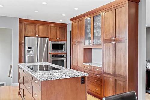 4012 Chatham Place Nw, Calgary, AB - Indoor Photo Showing Kitchen With Upgraded Kitchen