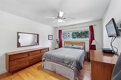 4012 Chatham Place Nw, Calgary, AB - Indoor Photo Showing Bedroom