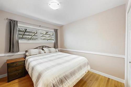 4012 Chatham Place Nw, Calgary, AB - Indoor Photo Showing Bedroom