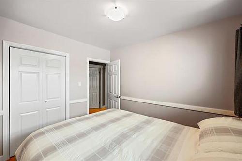 4012 Chatham Place Nw, Calgary, AB - Indoor Photo Showing Bedroom