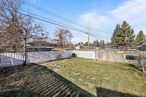 4012 Chatham Place Nw, Calgary, AB - Outdoor