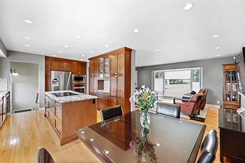 4012 Chatham Place Nw, Calgary, AB - Indoor Photo Showing Kitchen With Upgraded Kitchen