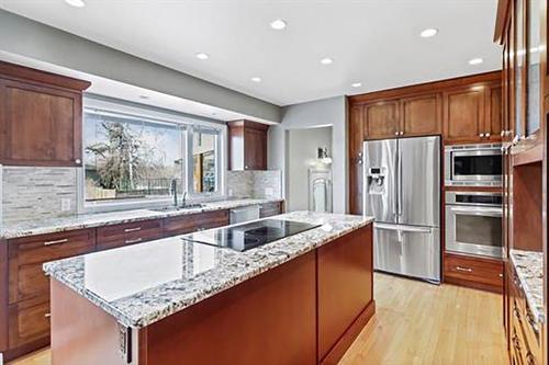 4012 Chatham Place Nw, Calgary, AB - Indoor Photo Showing Kitchen With Double Sink With Upgraded Kitchen