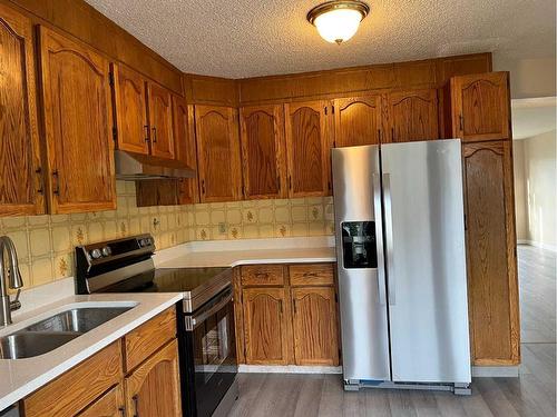 39 Templeton Bay Ne, Calgary, AB - Indoor Photo Showing Kitchen With Double Sink