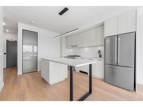 807-1107 Gladstone Road Nw, Calgary, AB - Indoor Photo Showing Kitchen