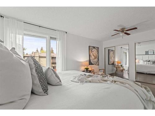 40-10030 Oakmoor Way Sw, Calgary, AB - Indoor Photo Showing Bedroom