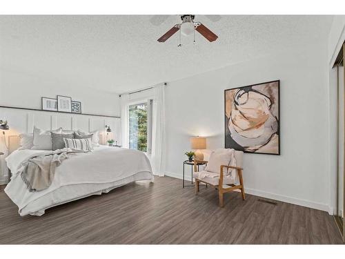 40-10030 Oakmoor Way Sw, Calgary, AB - Indoor Photo Showing Bedroom