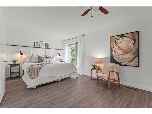 40-10030 Oakmoor Way Sw, Calgary, AB - Indoor Photo Showing Bedroom