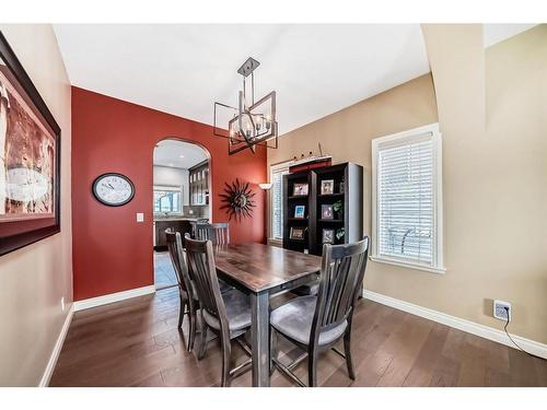 607 Hamptons Place Se, High River, AB - Indoor Photo Showing Dining Room