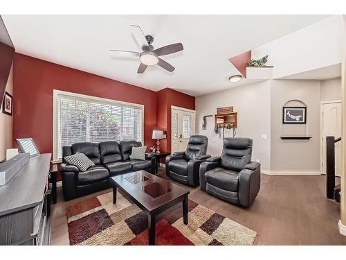 607 Hamptons Place Se, High River, AB - Indoor Photo Showing Living Room