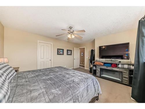 607 Hamptons Place Se, High River, AB - Indoor Photo Showing Bedroom