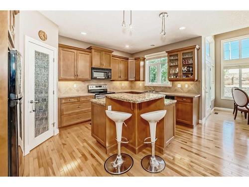 222 Discovery Ridge Way Sw, Calgary, AB - Indoor Photo Showing Kitchen