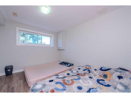 3711 44 Avenue Ne, Calgary, AB - Indoor Photo Showing Bedroom