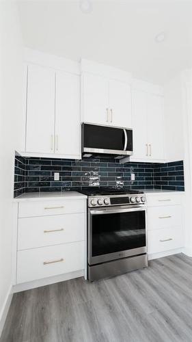 1913 Mccaskill Drive, Crossfield, AB - Indoor Photo Showing Kitchen