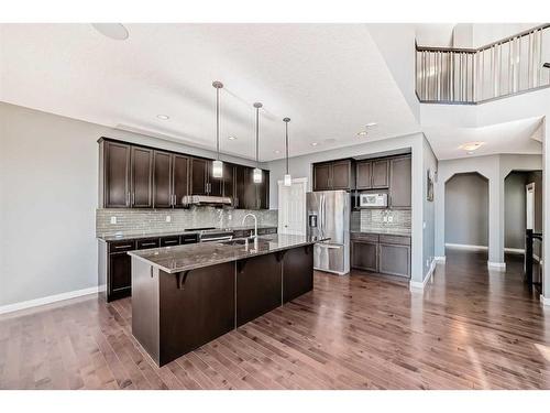 9 Sherwood Street Nw, Calgary, AB - Indoor Photo Showing Kitchen With Upgraded Kitchen