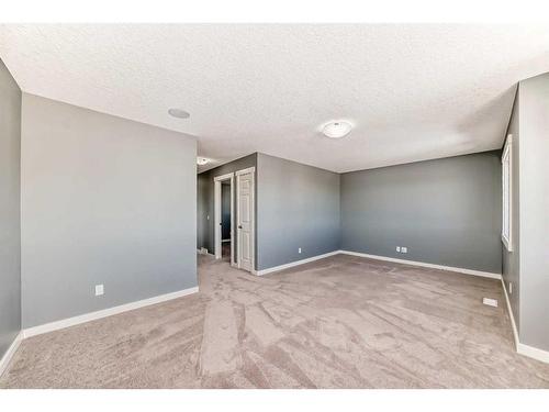 9 Sherwood Street Nw, Calgary, AB - Indoor Photo Showing Other Room