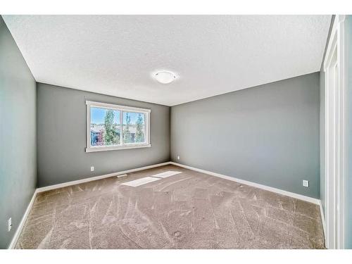 9 Sherwood Street Nw, Calgary, AB - Indoor Photo Showing Other Room