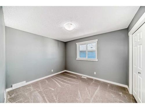 9 Sherwood Street Nw, Calgary, AB - Indoor Photo Showing Other Room