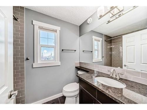 9 Sherwood Street Nw, Calgary, AB - Indoor Photo Showing Bathroom