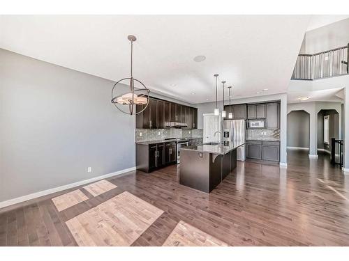 9 Sherwood Street Nw, Calgary, AB - Indoor Photo Showing Kitchen With Upgraded Kitchen