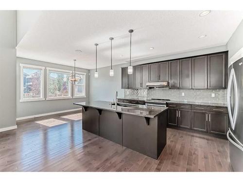 9 Sherwood Street Nw, Calgary, AB - Indoor Photo Showing Kitchen With Upgraded Kitchen