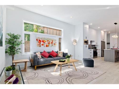 4-3512 15 Street Sw, Calgary, AB - Indoor Photo Showing Living Room