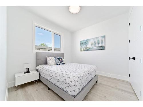 4-3512 15 Street Sw, Calgary, AB - Indoor Photo Showing Bedroom