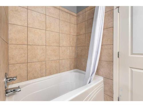 101-323 18 Avenue Sw, Calgary, AB - Indoor Photo Showing Bathroom