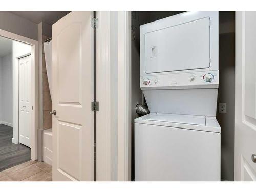 101-323 18 Avenue Sw, Calgary, AB - Indoor Photo Showing Laundry Room