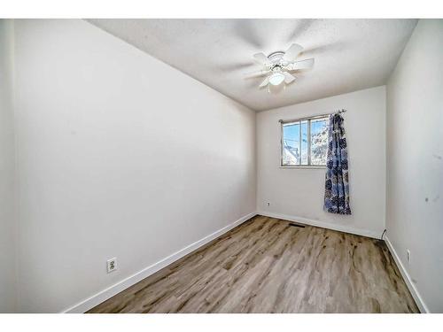 5709 56 Avenue, Red Deer, AB - Indoor Photo Showing Other Room