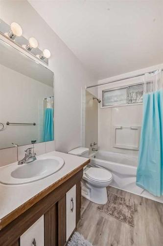 5709 56 Avenue, Red Deer, AB - Indoor Photo Showing Bathroom