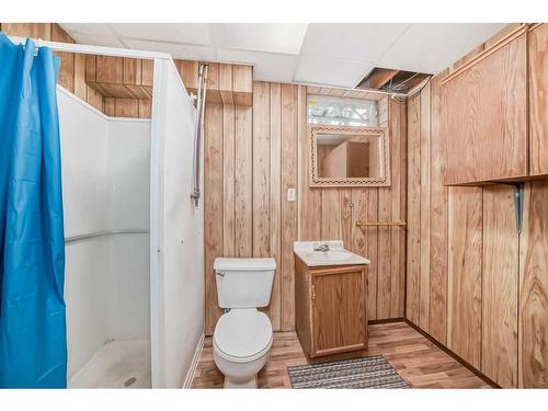 5709 56 Avenue, Red Deer, AB - Indoor Photo Showing Bathroom