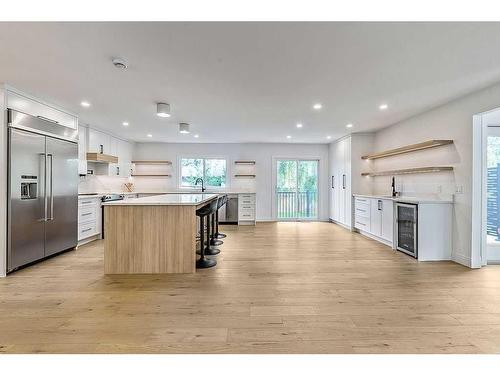 404 Canterbury Place Sw, Calgary, AB - Indoor Photo Showing Kitchen