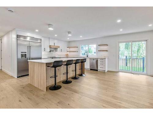 404 Canterbury Place Sw, Calgary, AB - Indoor Photo Showing Kitchen