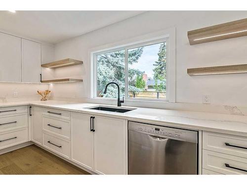 404 Canterbury Place Sw, Calgary, AB - Indoor Photo Showing Kitchen