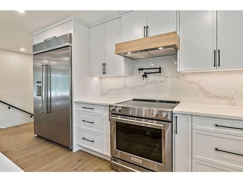 404 Canterbury Place Sw, Calgary, AB - Indoor Photo Showing Kitchen With Upgraded Kitchen