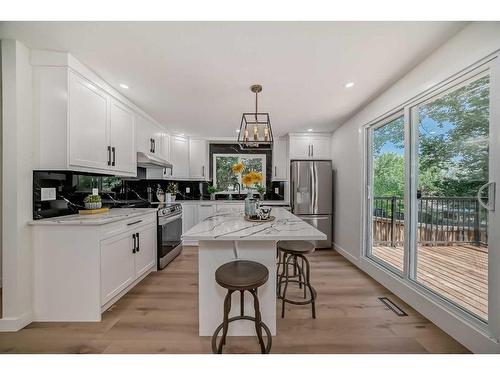 128 Cantrell Place Sw, Calgary, AB - Indoor Photo Showing Kitchen