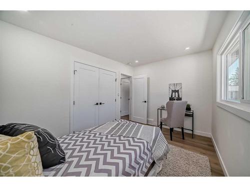 128 Cantrell Place Sw, Calgary, AB - Indoor Photo Showing Bedroom