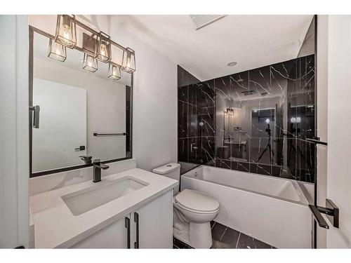 128 Cantrell Place Sw, Calgary, AB - Indoor Photo Showing Bathroom